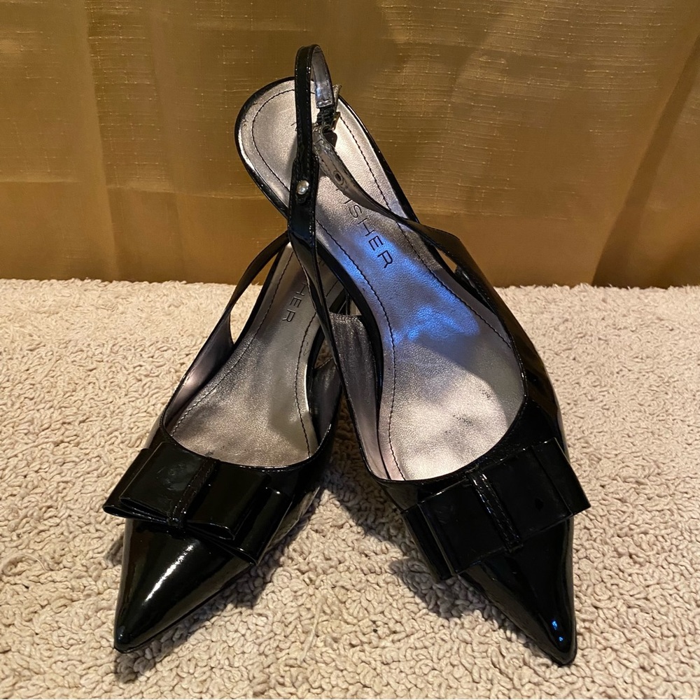 Marc Fisher bow front heels size 9.5